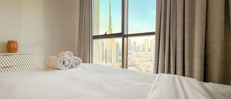 2 bedrooms, iron/ironing board, internet, bed sheets