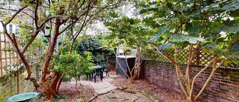 屋外ダイニングエリア