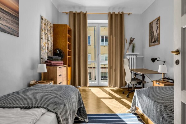 2 habitaciones, escritorio, tabla de planchar con plancha y wifi 