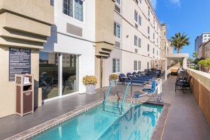 A heated pool - Three Havens With On-Site Pool & Grill (Anaheim)