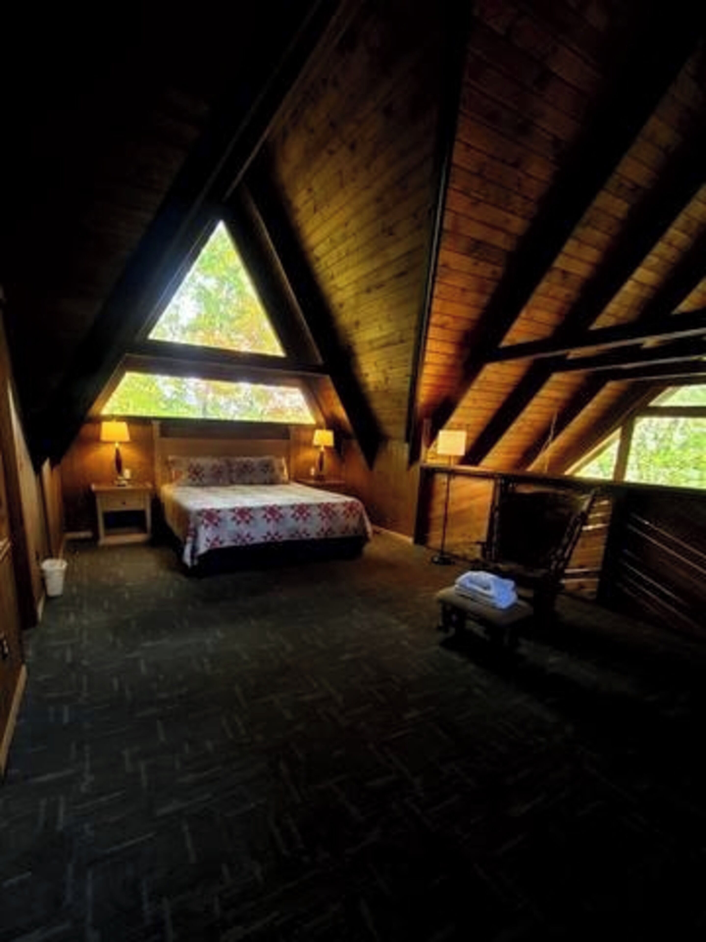 Cabana com design assinado, 3 quartos, varanda, ao lado da montanha | Individualmente decorados, individualmente mobiliados