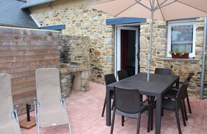 Outdoor dining - Gîte ti melen - Les Gîtes de la Cour Chevalier (La Fresnais)