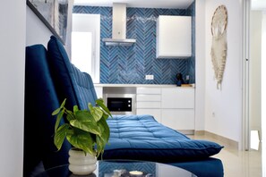 2 bedrooms, iron/ironing board, internet, bed sheets