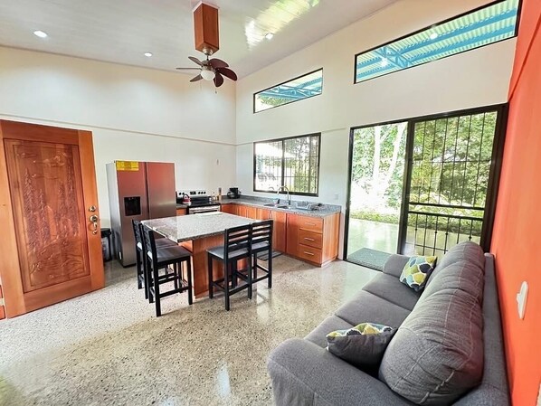 Interior - Jungle getaway, visit our fascinating home in the rain forest and by the river! (La virgen)