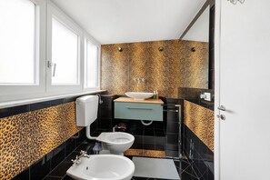 تجهيزات دش، مجففات شعر، مناشف