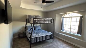 4 bedrooms, desk, iron/ironing board, free WiFi