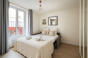 Iron/ironing board, WiFi, bed sheets