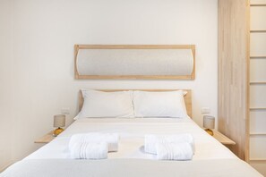 2 bedrooms, desk, iron/ironing board