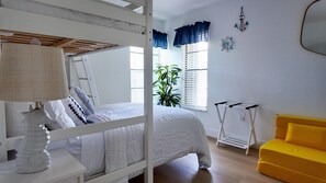 2 室のベッドルーム、デスク、アイロン / アイロン台、WiFi (無料)