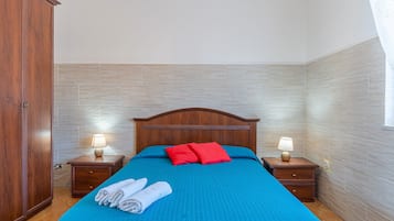 3 bedrooms, iron/ironing board, bed sheets