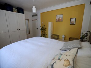 1 bedroom, free WiFi, bed sheets