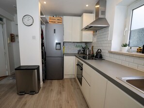 Refrigerador, microondas, horno, tostadora