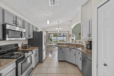 Spacious Retreat Golf Resort Near Theme Parks