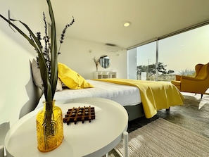 5 habitaciones, tabla de planchar con plancha, wifi y ropa de cama