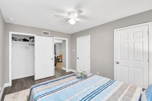 1 غرفة نوم ومكواة/لوح كي وواي فاي وملاءات أسرّة