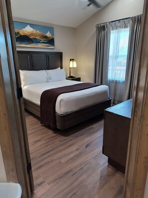 4 bedrooms, in-room safe, iron/ironing board, free WiFi