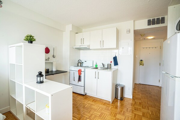 Fridge, microwave, stovetop, toaster