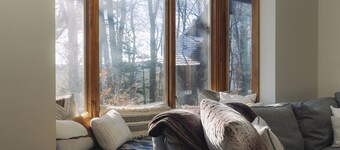 Okemo Ridge Retreat - Slopeside 3-bdrm with Sauna. Steps to Kettlebrook Trail.