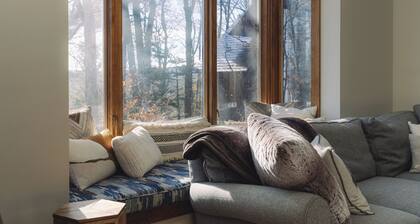 Okemo Ridge Retreat - Slopeside 3-bdrm with Sauna. Steps to Kettlebrook Trail.