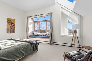 Una scrivania, ferro/asse da stiro, culla da viaggio, Wi-Fi