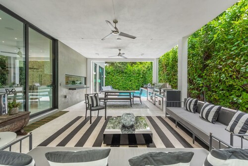 Lux Villa for 12 Miami Design District with Pool!