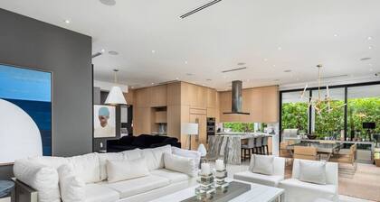 Lux Villa for 12 Miami Design District with Pool!