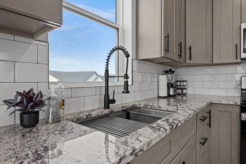 Serenity Summit Retreat – Spacious Casper Stay with Stunning Views