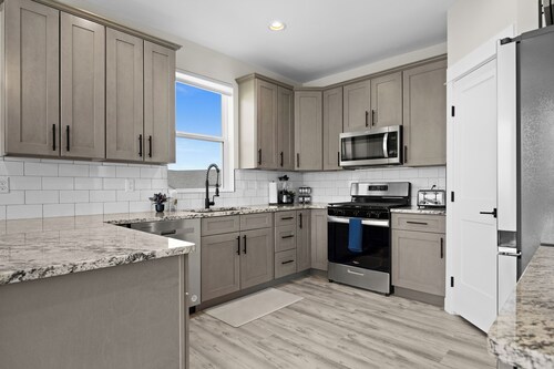 Serenity Summit Retreat – Spacious Casper Stay with Stunning Views