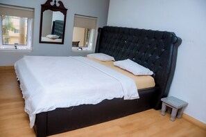 5 habitaciones, tabla de planchar con plancha y wifi 