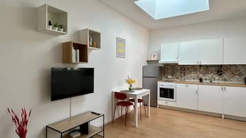 Frigorifero, forno, piano cottura, bollitore elettrico