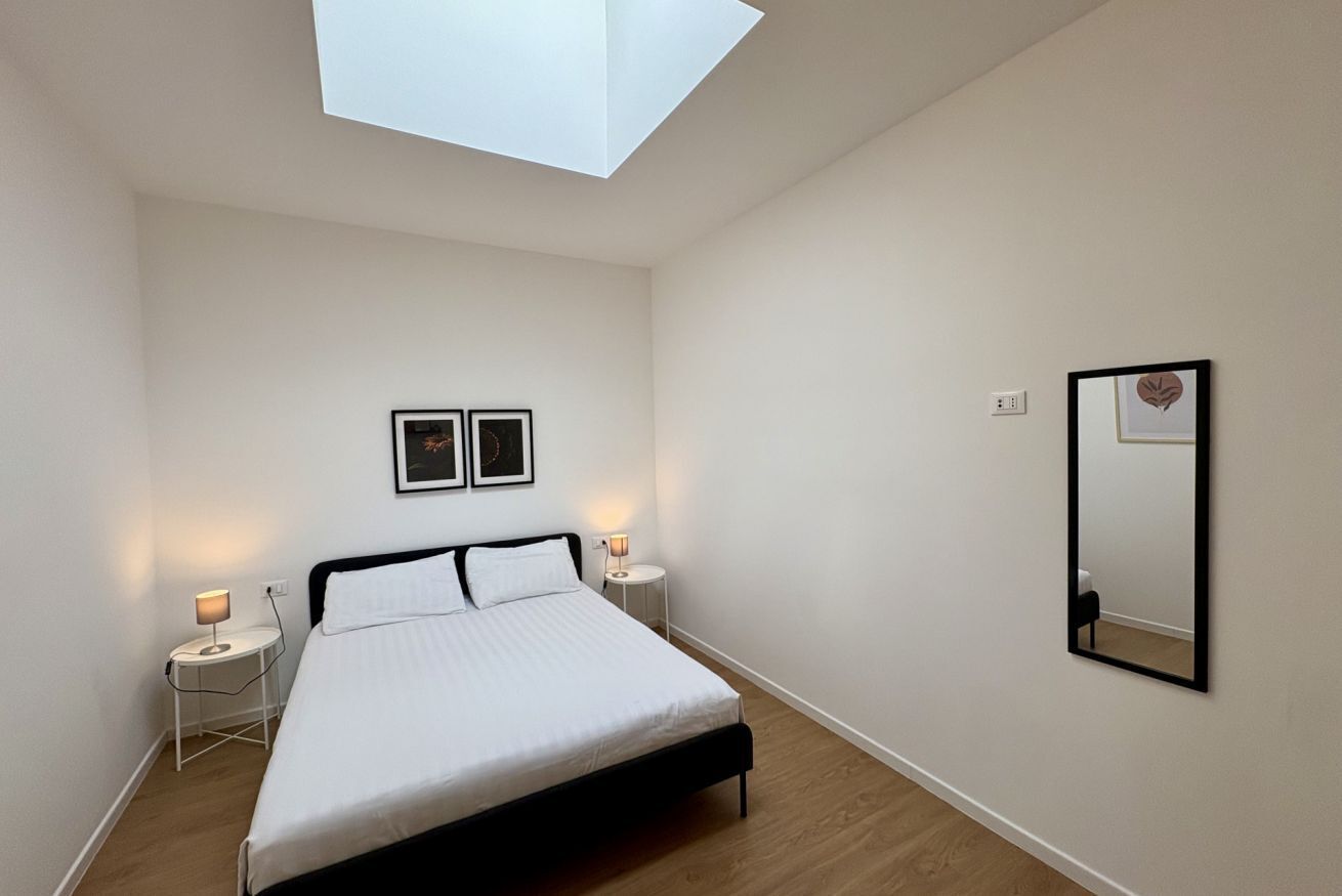 1 soverom og strykejern/-brett