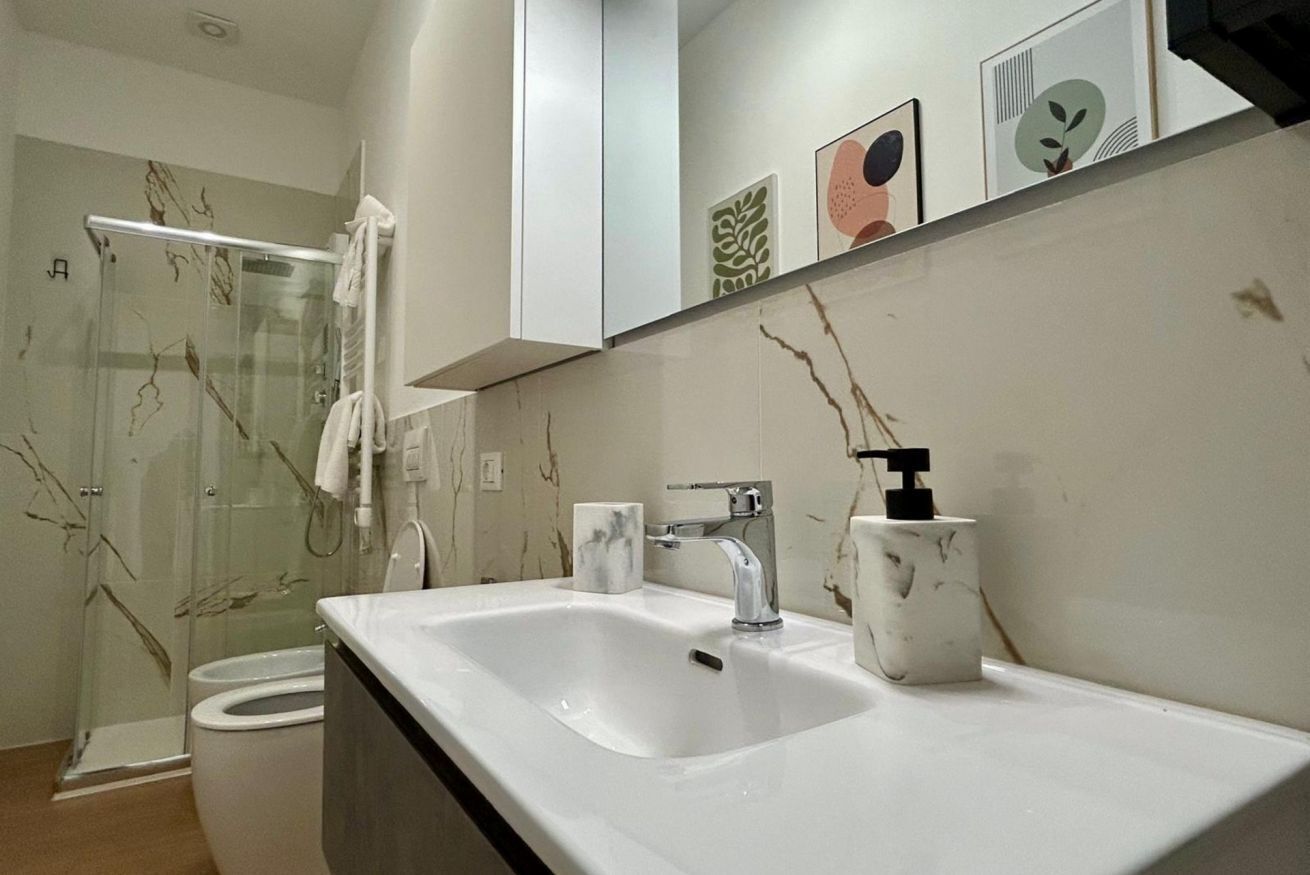 Dusj, hårføner, bidé og håndklær