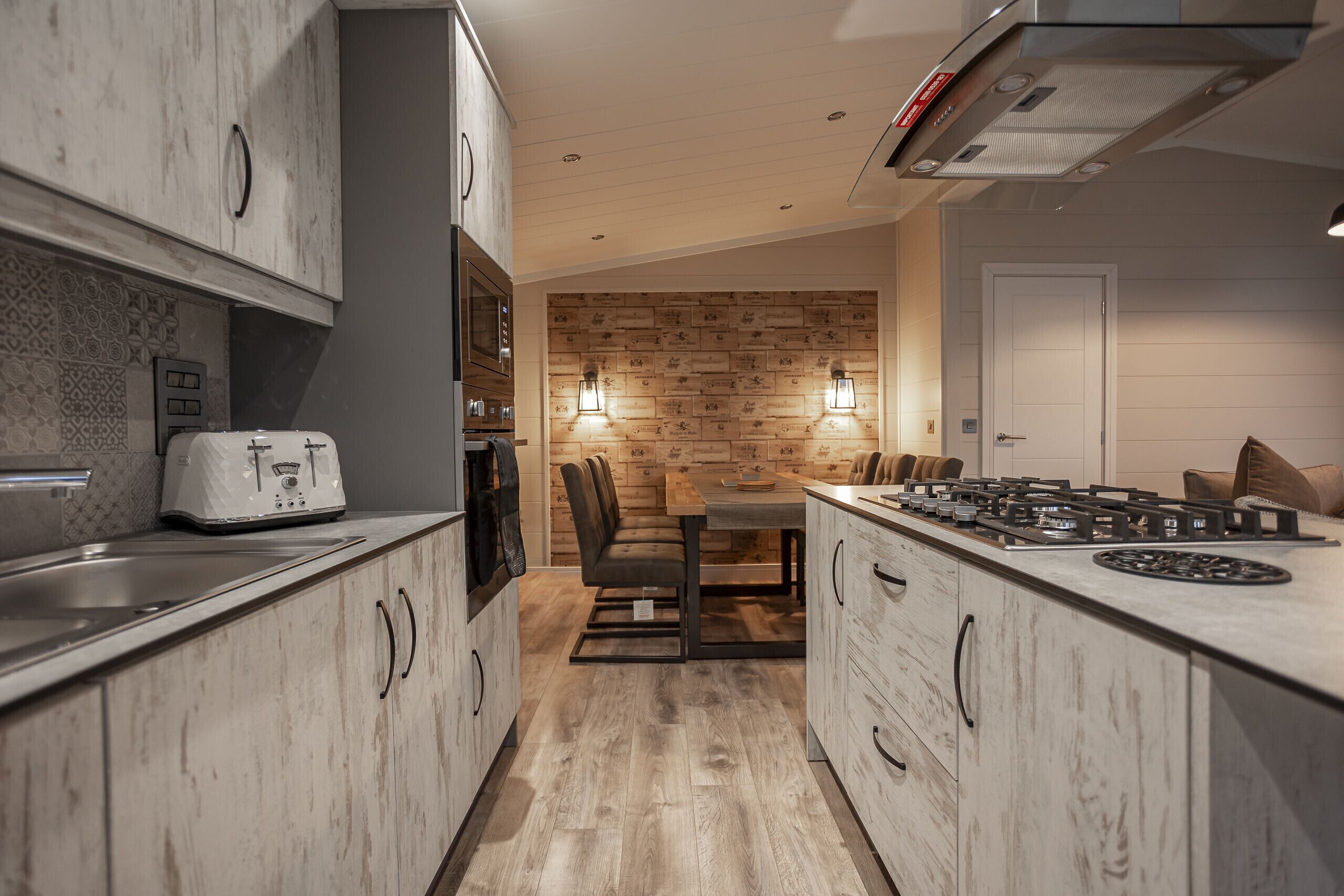 ثلاجة، ميكروويف، فرن، غسالة أطباق