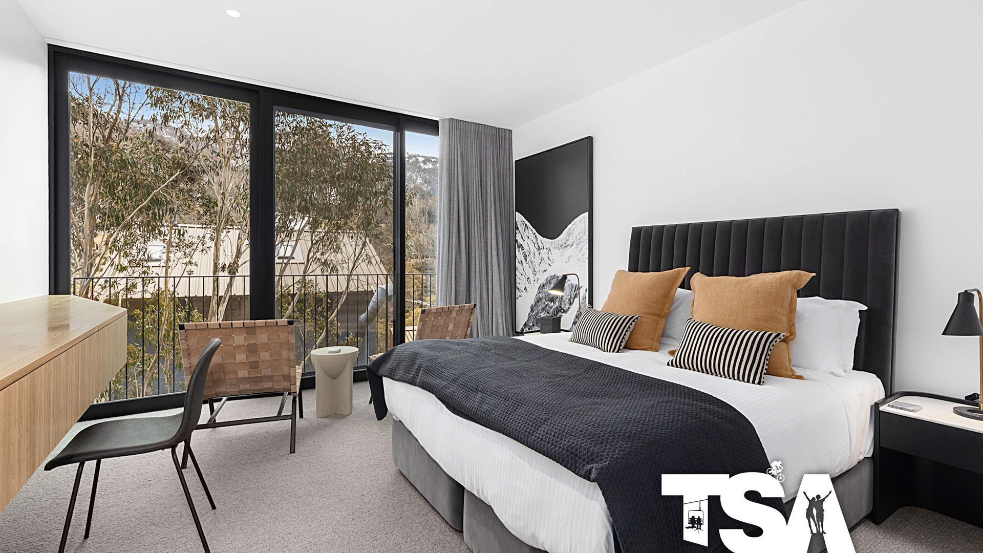 3 عدّة غرف نوم وملاءات أسرّة