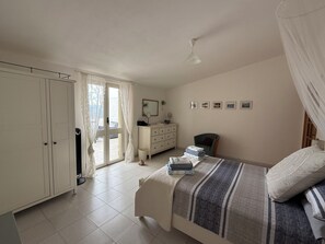 3 bedrooms, in-room safe, iron/ironing board, free WiFi