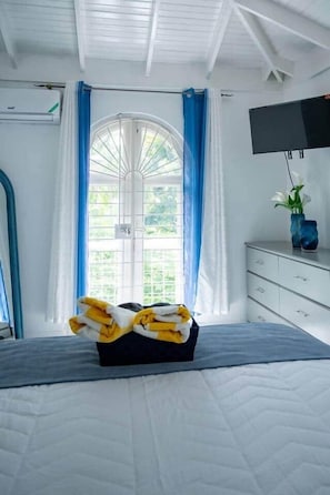 2 bedrooms, iron/ironing board, WiFi, bed sheets