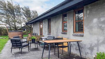 House | Outdoor dining