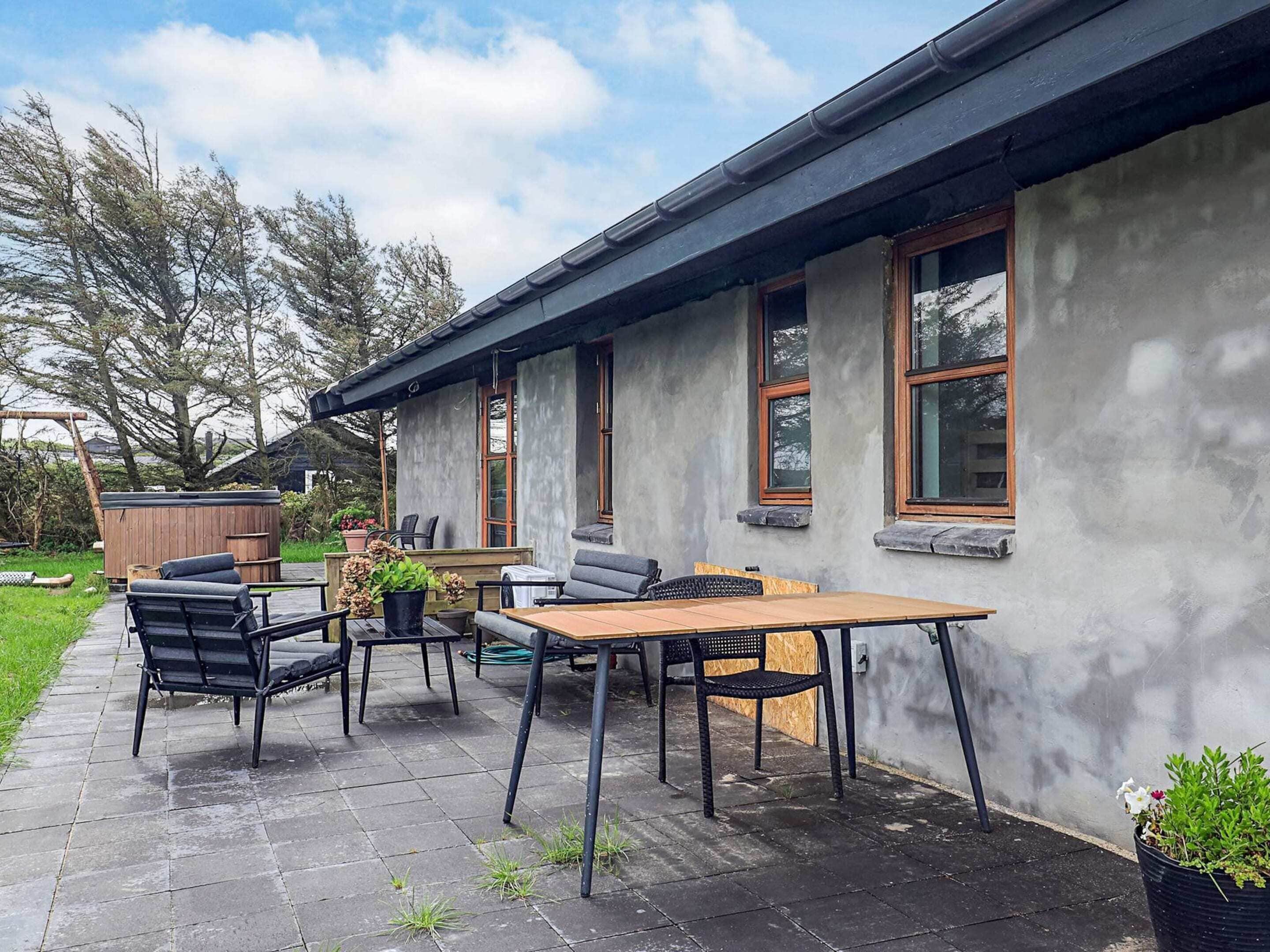 House | Outdoor dining