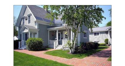 Perfectly Located 1 Bedroom, newly remodeled