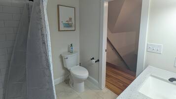 Dusche, Handtücher, Seife, Toilettenpapier