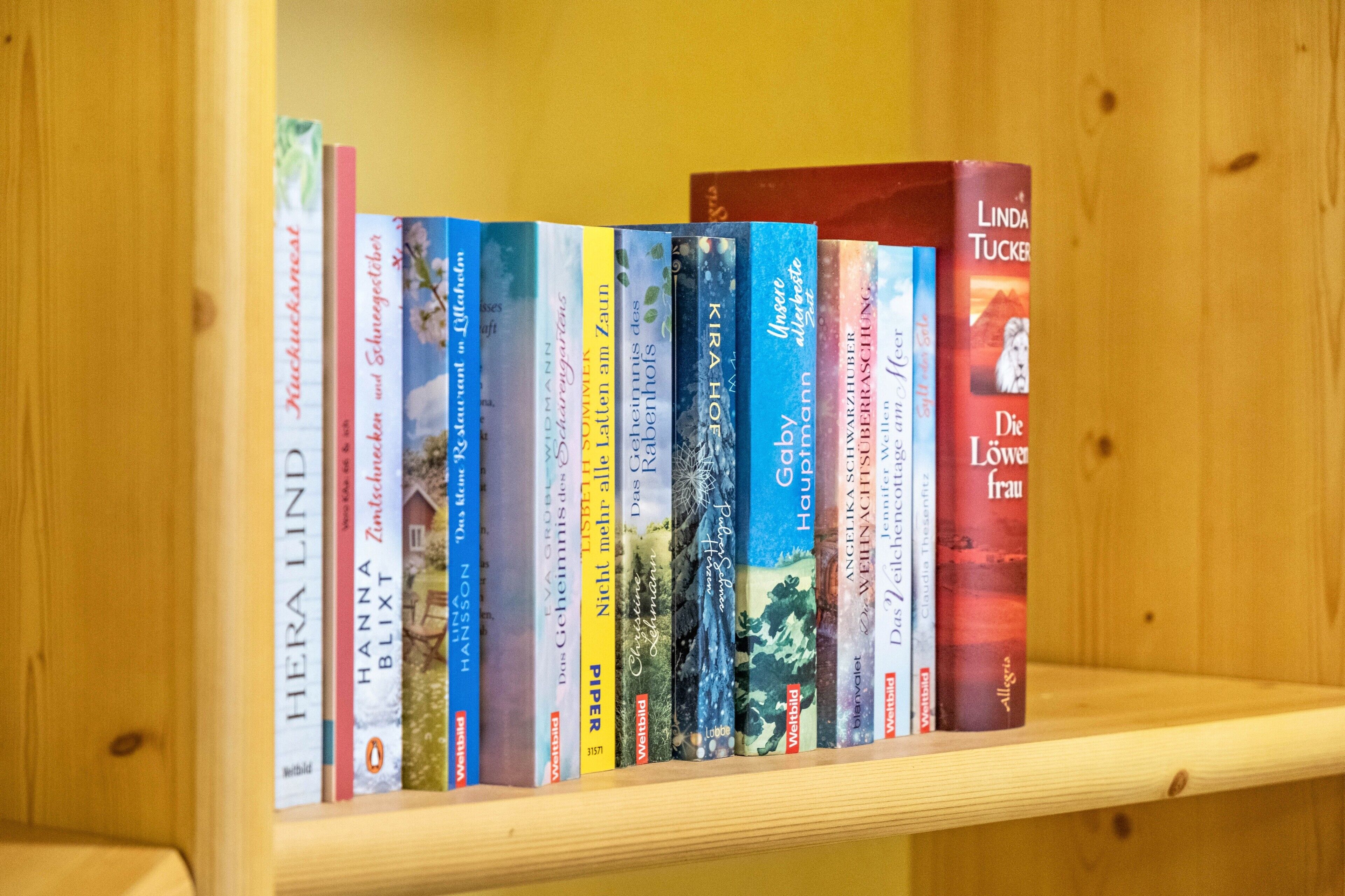 A bookshelf with books.
