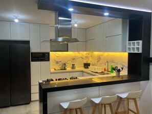 Fridge, microwave, oven, stovetop