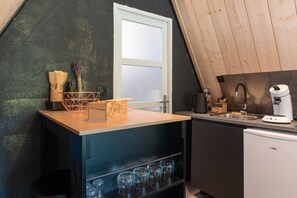 Réfrigérateur, surface de cuisson, cafetiÚre-théiÚre