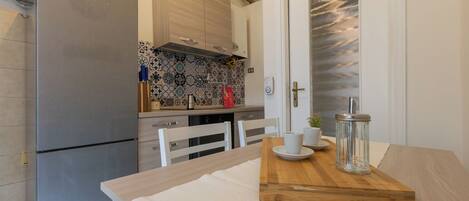 Apartment, 1 Double Bed | Private kitchen