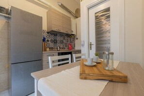 Apartment, 1 Katil Kelamin (Double) | Dapur peribadi | Peti sejuk, ketuhar gelombang mikro, ketuhar, dapur