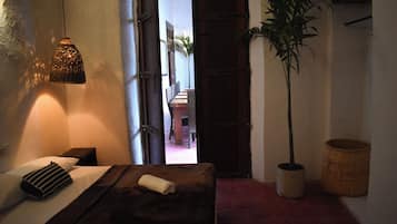 4 bedrooms, internet, bed sheets