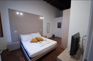 2 chambres, coffres-forts dans les chambres, fer et planche à repasser
