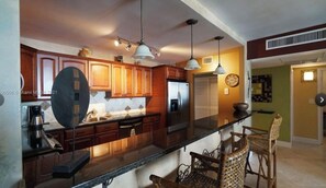 Microwave, dishwasher - Spacious 1-bedroom 1-bathroom and 1-Den RESORT across the street from the BEACH (Sunny Isles Beach)