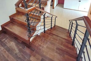 Interior - Come relax with family/group in our 3 bedroom hse (Tema)