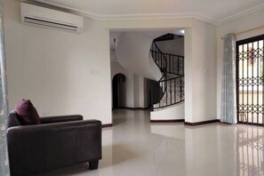 Interior - Aspen Luxury Villa (Tema)